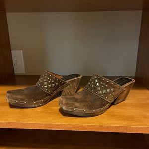 Donald Pliner size 6 Briwn Suede Stud Mules